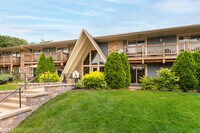 Building Photo - 300 Opatrny Dr