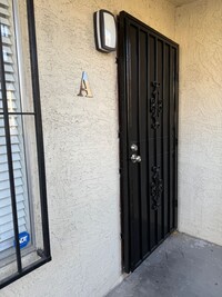 Building Photo - 3 Bedroom 2 Bathroom Condo Near Desert Inn...