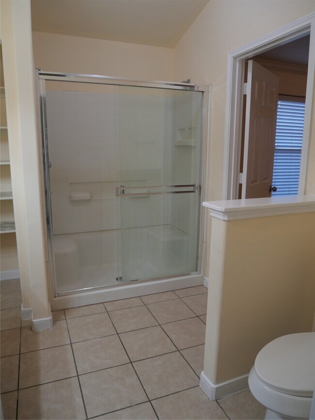 Building Photo - 2726 Heatherwind Ln