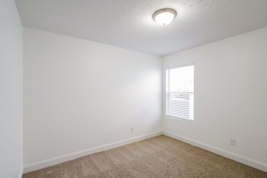 Building Photo - 5636 Dory Dr