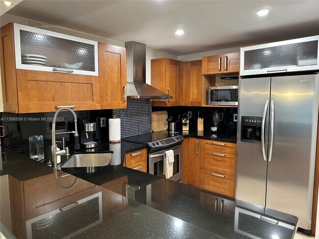 Building Photo - 2301 Collins Ave