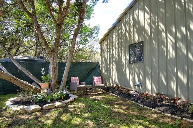 Building Photo - 110 Real Woods View E