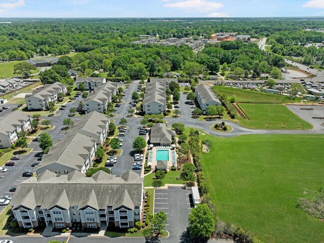 Building Photo - Move in Ready!! 2 Bedroom 2 bath  3rd floo...