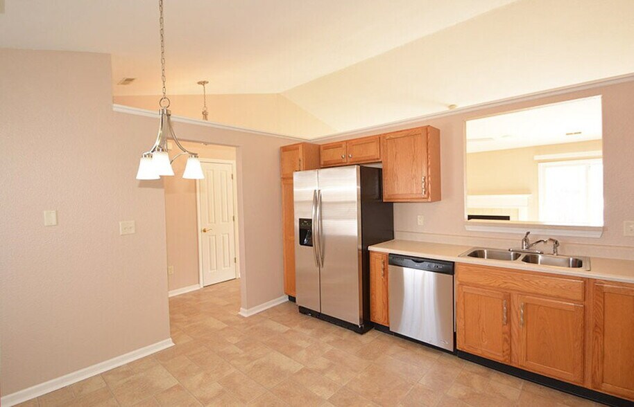 Building Photo - 285 Pennwood Ln