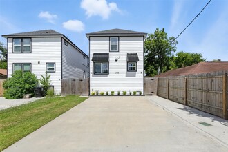 Building Photo - 4112 Majestic St