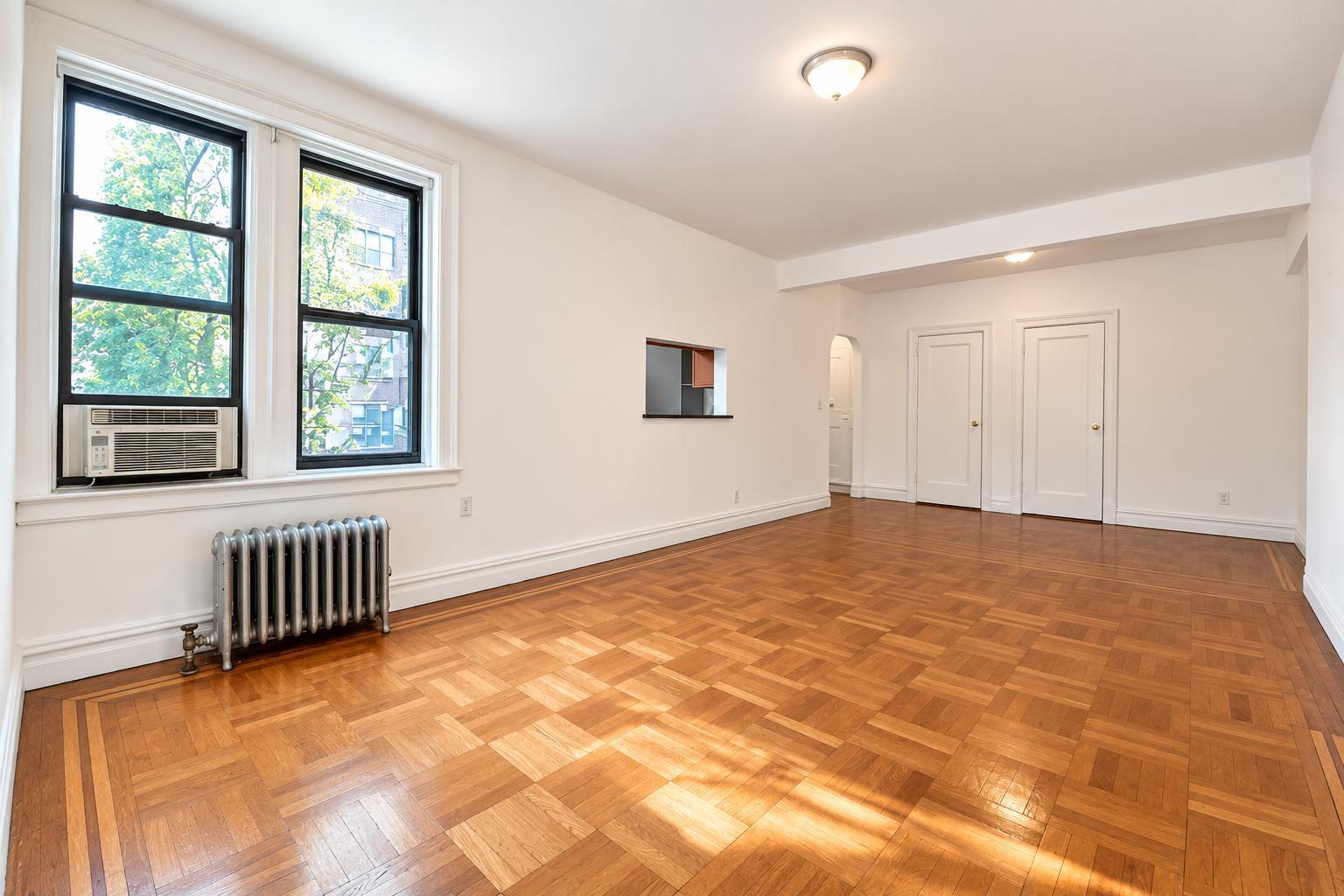 Building Photo - 850 W 176th St