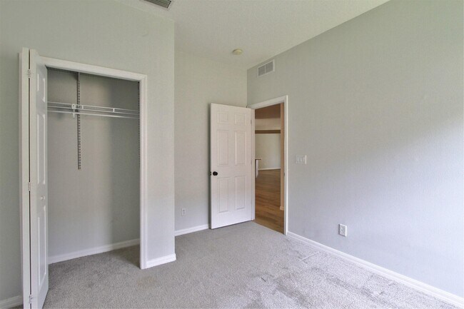 Building Photo - 5868 Duskywing Dr