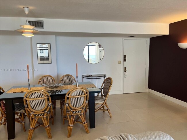 Building Photo - 1623 Collins Ave