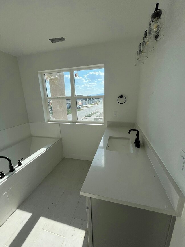 Building Photo - 3348 W 1570 N