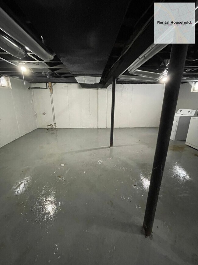 Building Photo - Newly Renovated 3-Bedroom Bungalow