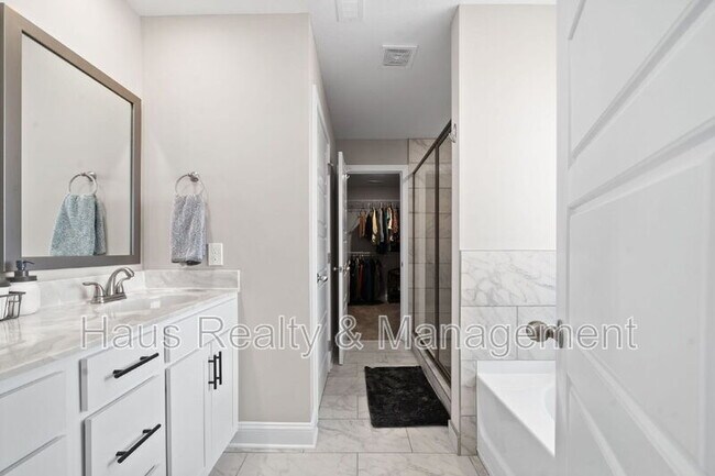 Building Photo - 764 Lillian Grace Dr