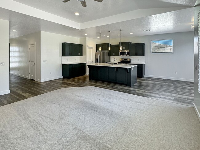 Building Photo - 3011 E Lavatera Dr