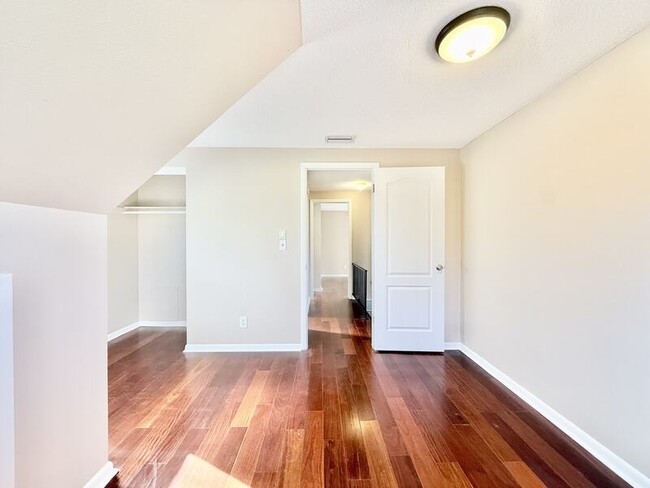 Building Photo - 12472 Monarch Cir