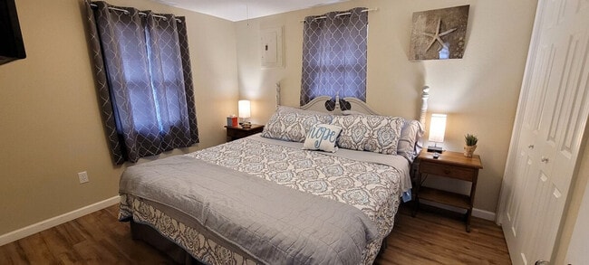 Building Photo - 1106 Fournier Ave