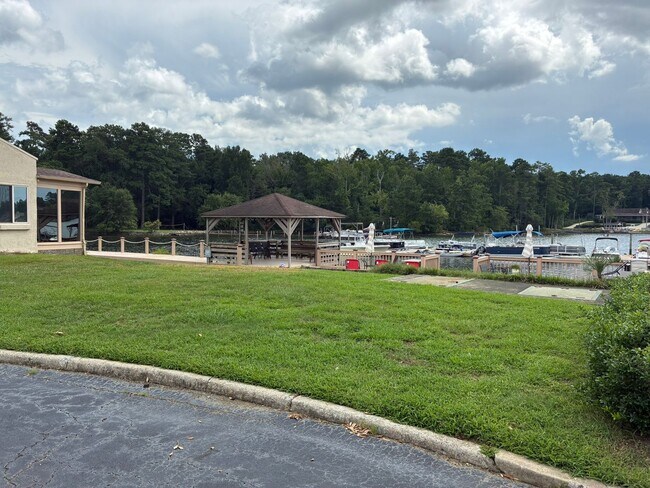 Building Photo - 40 Boardwalk Ln