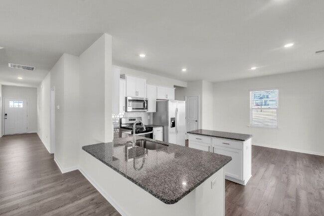 Building Photo - Modern 4BR Home with Loft & 2.5 Baths in W...
