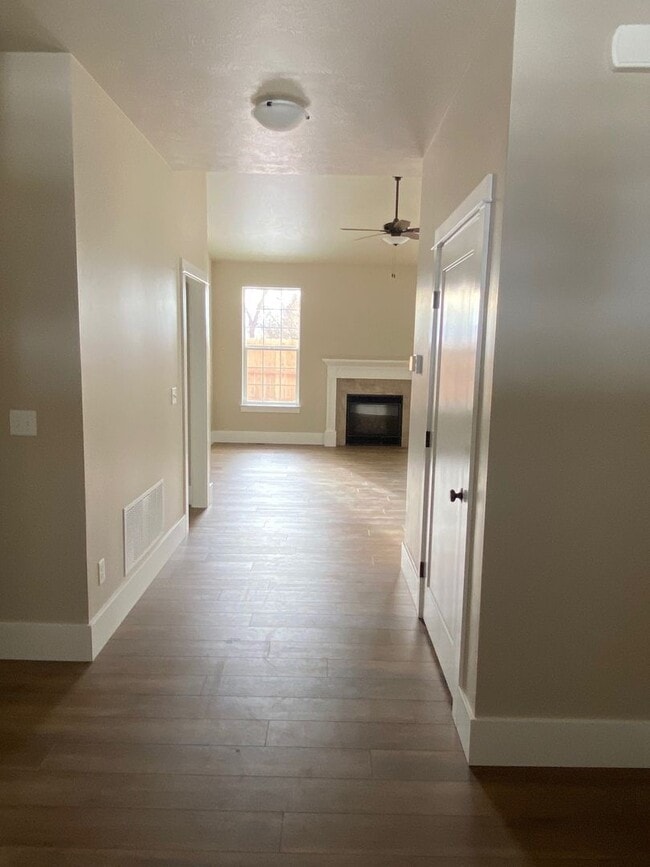 Building Photo - Beautiful 3-Bed, 2-Bath Home in The Arbors...