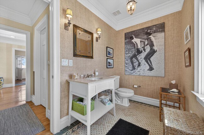 Building Photo - 336 Centre Island Rd