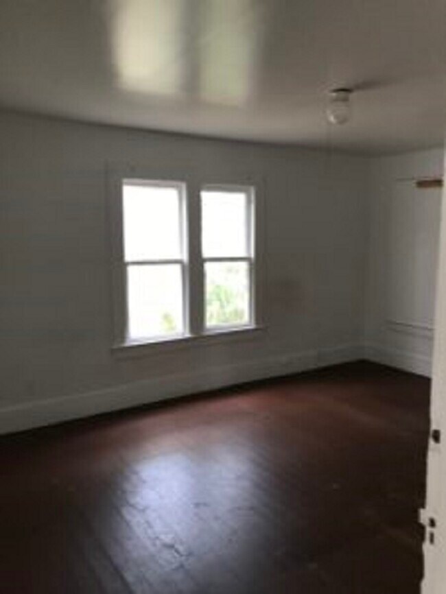 Building Photo - 312 N Peninsula Dr