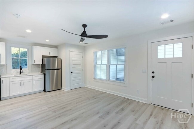 Building Photo - 226 W 39th St