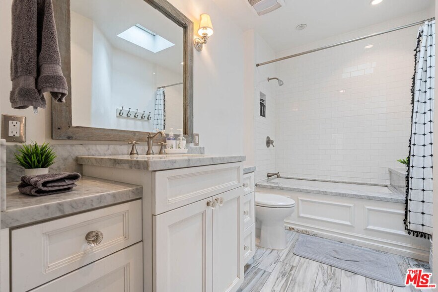 Building Photo - 12423 Martha St