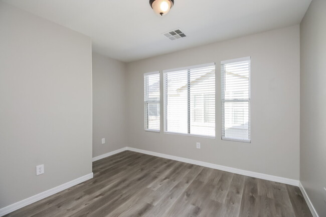 Building Photo - 4178 E Orchid Ln