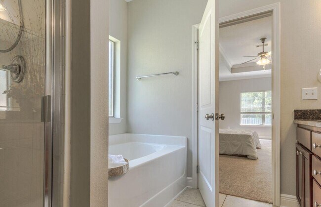 Building Photo - 32 Sonata St