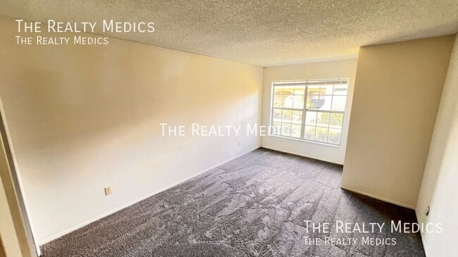 Building Photo - 208 Diamond Cove