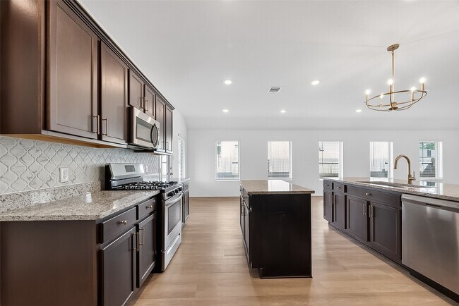 Building Photo - 19168 Pinewood Grove Trl