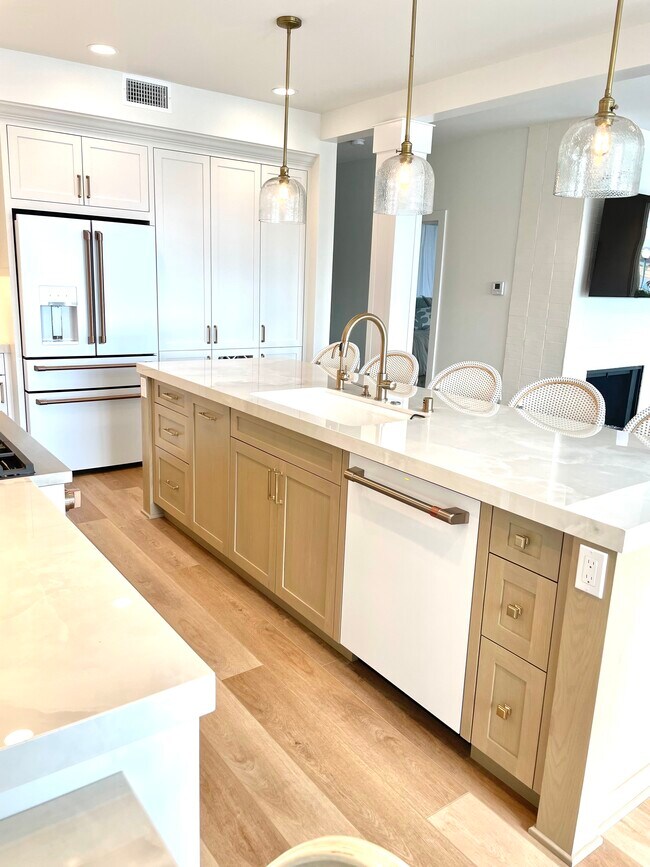 Building Photo - 49 Kingston Ct S