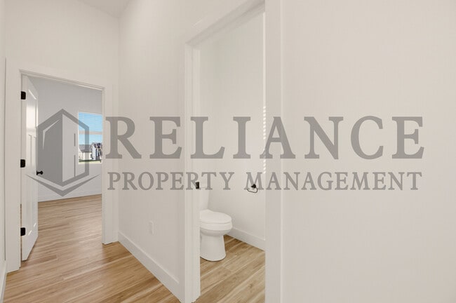 Building Photo - 731 Elmwood St