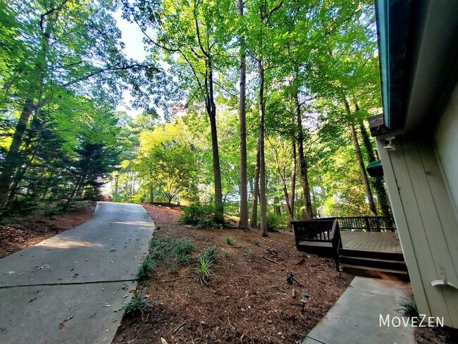 Building Photo - Single Family Home on private wooded lot