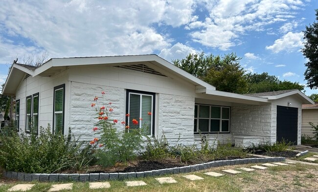 Primary Photo - 420 Storeywood Dr