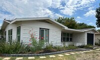 Building Photo - 420 Storeywood Dr
