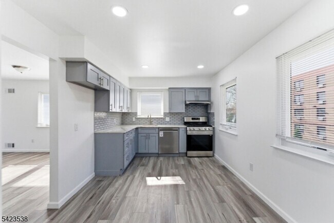 Building Photo - 23 Renaissance Dr