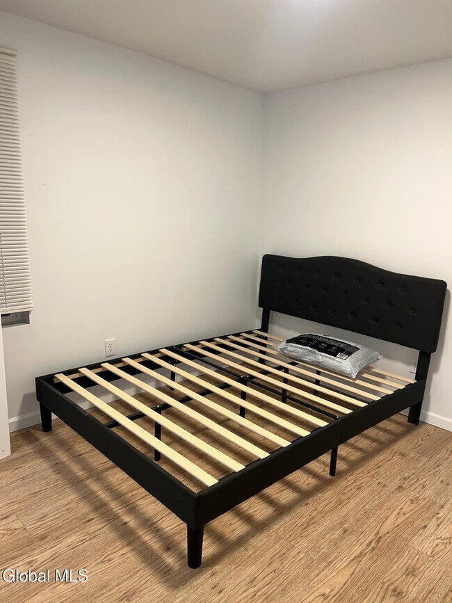 Building Photo - 351 4th St