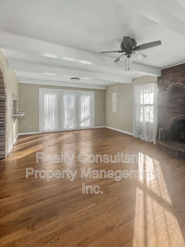 Building Photo - 3222 S Elm-Eugene St