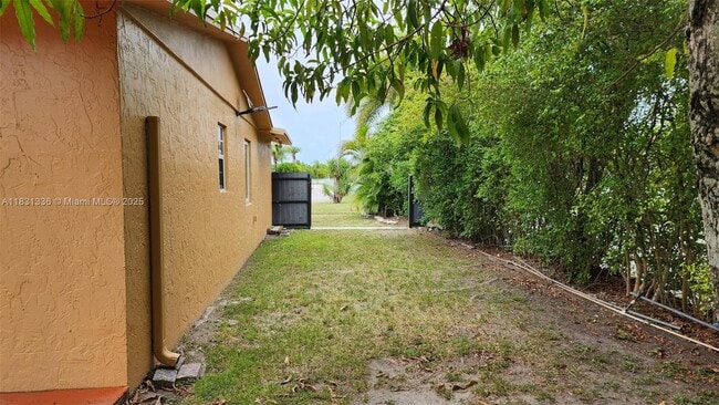 Building Photo - 5460 SW 133rd Ct