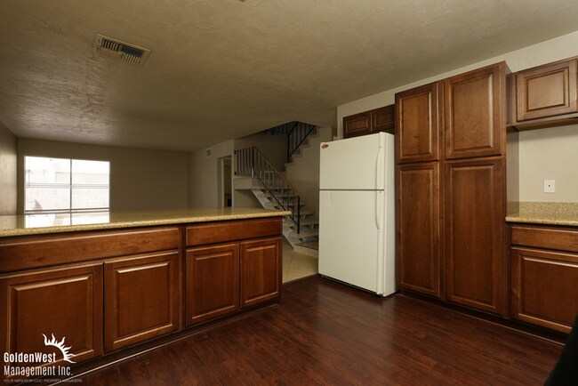 Building Photo - Spacious 4Bdm 2.5Ba Home with Loft in Las Vegas