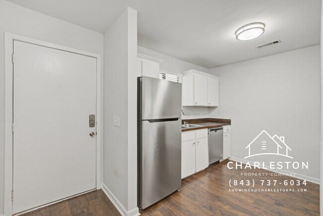 Building Photo - 2741 Jobee Dr