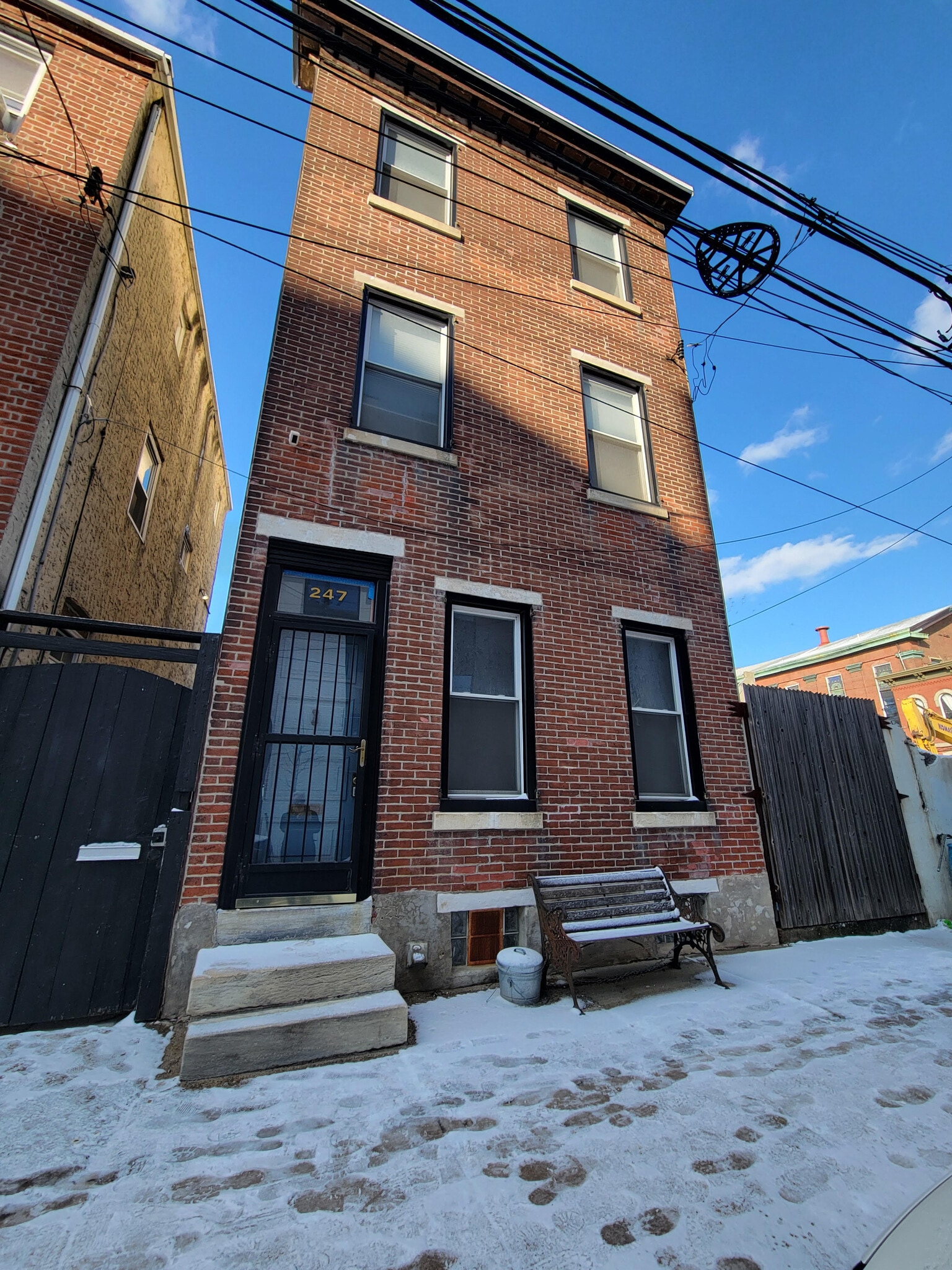 Building Photo - 247 E Allen St