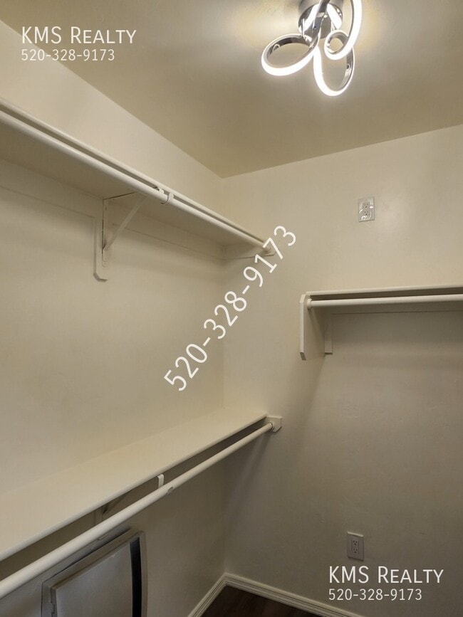 Building Photo - 6603 E Ladonna Ln