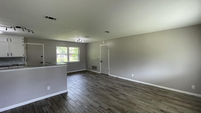 Building Photo - 5067 Lincolnshire Rd