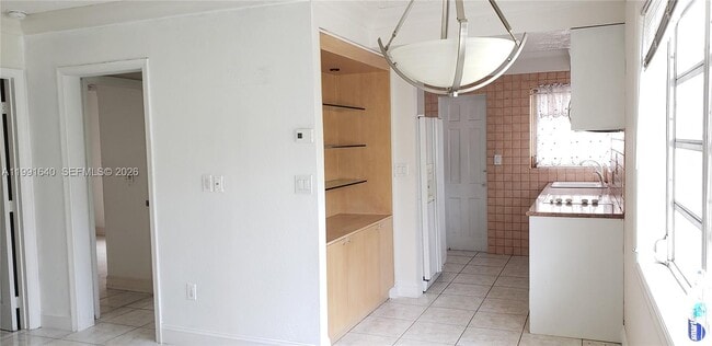 Building Photo - 2114 Biarritz Dr