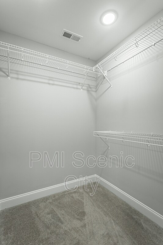 Building Photo - 591 Bellingham Dr NE