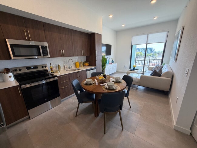 Building Photo - 1851 Fillmore St