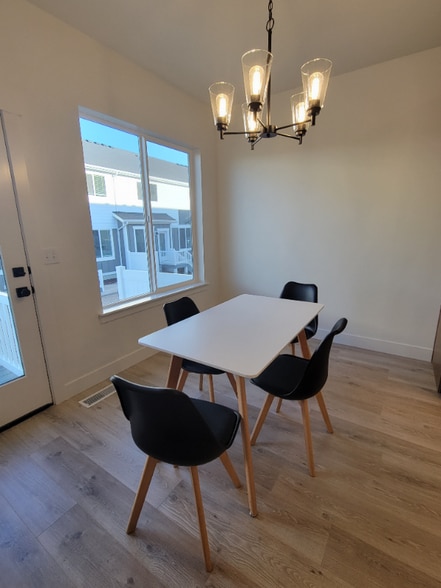 Building Photo - 1753 N Festive Wy