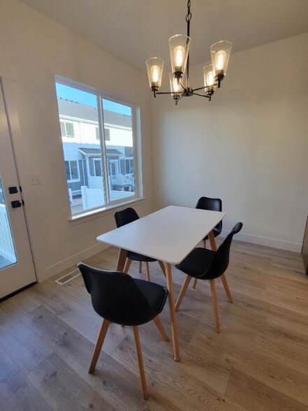 Building Photo - 967 W Sunspear Dr