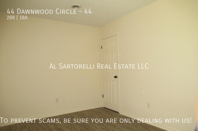 Building Photo - Pet Friendly Condo close to town and ready...
