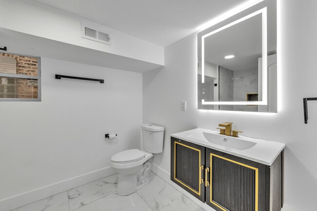 Building Photo - 7835 S Laflin St